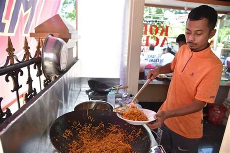 Ana Mie Aceh Razali Warung Mie Legendaris Dari Aceh Hadir Di Pariaman