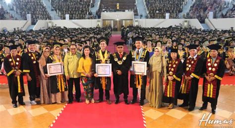 Univ Mulawarman On Twitter Di Wisuda Gelombang 2 UNMUL Luluskan 1