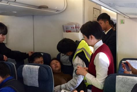 一女乘客有病航班返航 患者拒下机 其女：谁让返航了 航空安全 航空圈——航空信息、大数据平台