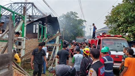 Satu Rumah Panggung Di Plaju Ludes Terbakar Ini Pemicunya