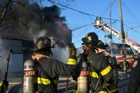 Three Alarm Fire Rips Through Glendale Auto Repair Shop Wednesday Morning Fdny Laptrinhx News