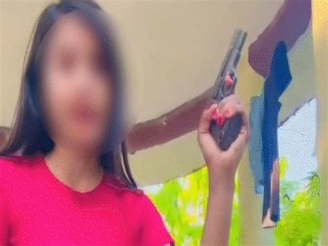 Girl Made Reels With Pistol In Hand Arrested As Soon As Video Went Viral On Social Media हाथ में