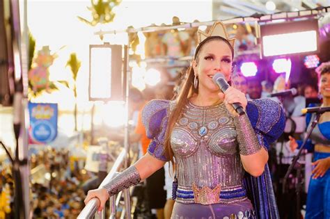 Vestida De Rainha Ivete Sangalo Abre Seu Carnaval Em Salvador