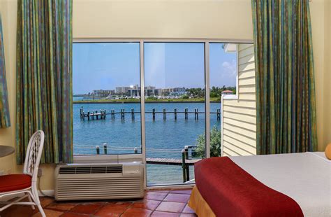 Guest Rooms - Jupiter Waterfront Inn