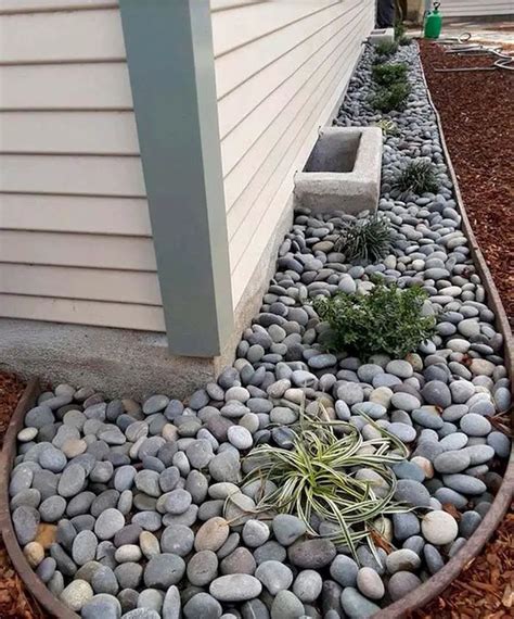 43 Amazing River Rock Landscaping Ideas To Spruce Up Your Garden | Side yard landscaping, Rock ...