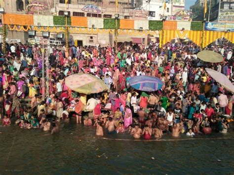 Devotees Take A Holy Dip In Ganga On Kartik Purnima Photosimages