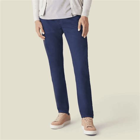 Do smart-casual right with these business casual jeans | OPUMO Magazine