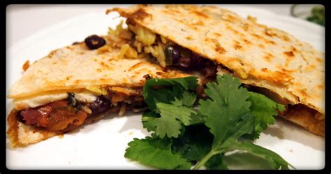 Vegan MoFo Tomatillo Salsa Verde & Black Bean Nachos ♥ Quesadillas ...