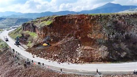 Bitlis Baykan Kara Yolunda Heyelan Meydana Geldi