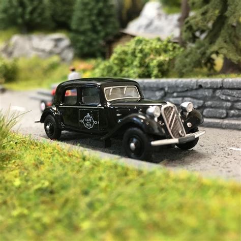 Citroën Traction 11A 1935 Café de la Paix HO 1 87 SAI 0020 1 diorama