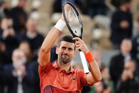 Djokovic e Sabalenka avançam em Roland Garros