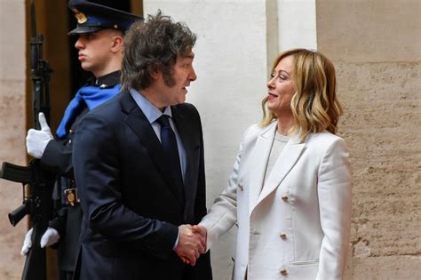 Javier Milei A Palazzo Chigi Accolto Da Giorgia Meloni Le Foto