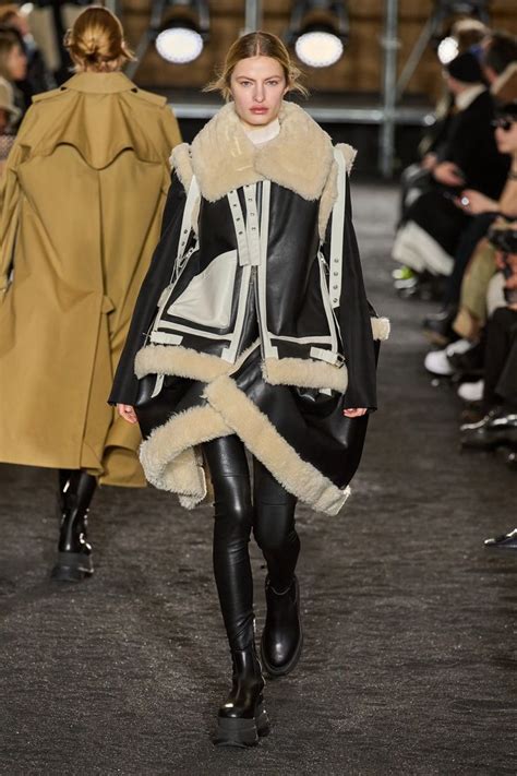 Sacai Pre Fall 2023 Fashion Show Vogue Fashion Fashion Show