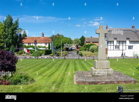 Thatched Cottage And Red Lion Pub On The Green High Street Chalgrove