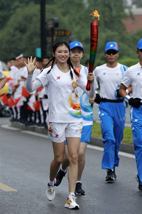 Chengdu Universiade China S Star Hurdler Wu Yanni Embraces Tournament