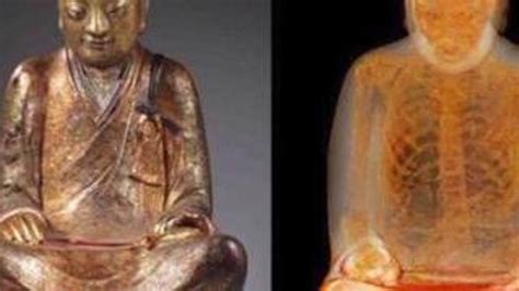 Nella Statua Di Buddha Il Corpo Mummificato Di Un Monaco Il Secolo Xix