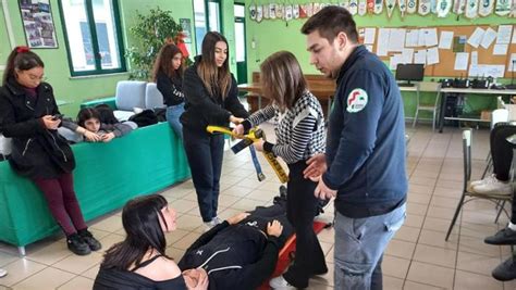 Studenti Del Castigliano A Lezione Di Primo Soccorso La Stampa