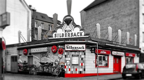 Die Kiez Kapitän Reeperbahn And Beatles Kieztour Hamburg Getyourguide