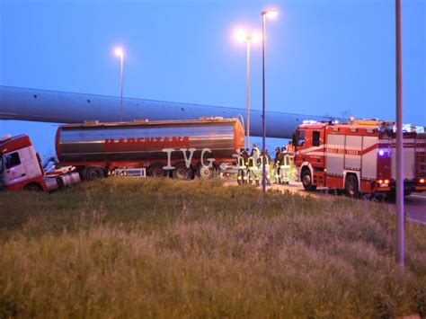 Camion Cisterna Finisce Fuori Strada Tra Savona E Vado Tragedia