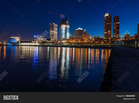 Milwaukee Night Image & Photo (Free Trial) | Bigstock