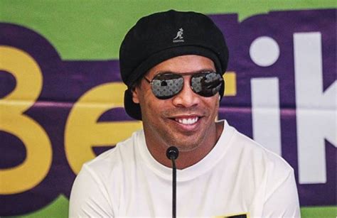 Ronaldinho Ga Cho Faz Acordo Para Quitar D Vida Milion Ria De R