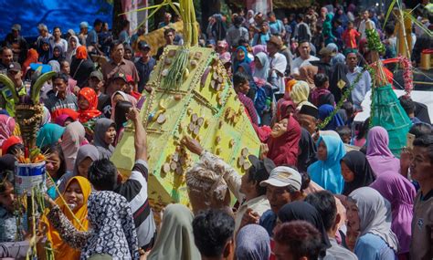 Upacara Wetonan Dan Tradisi Jawa Tengah Lainnya Gramedia Literasi