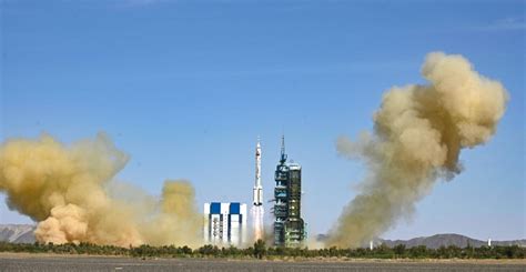 Astronautas De La Misi N China Shenzhou Realizan Un Paseo Espacial