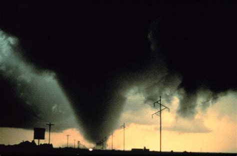 Perbedaan Angin Tornado Dan Beliung Yang Terjadi Di Bandung Dan Sumedang