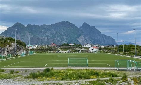 Henningsvær, Lofoten: The World's Most Picturesque Football Pitch ...