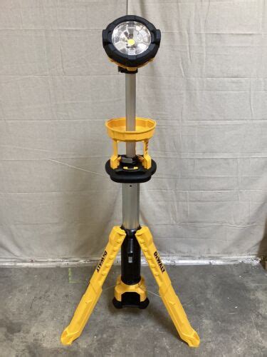 DEWALT DCL079B Cordless Tripod Light 20V MAX Bare Tool 3 000 Lm 3