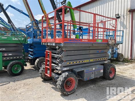 Skyjack Sj Ft X Dual Fuel Scissor Lift In St Charles