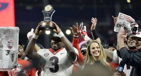 UGA Football Roquan Smith Named The 2017 Butkus Award Winner