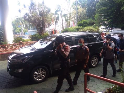 Tim Penyidik KPK Lakukan Penggeledahan Di Gedung Rektorat Unila