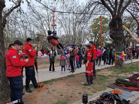 Los Bomberos de Quilmes agasajan a los niños en su día