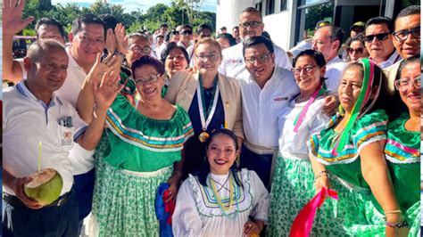 Alcaldesa Lluni Perea Pinedo Recibe Al Ministro De Salud Dr César Vásquez Sánchez En El