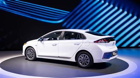 2020 Hyundai Ioniq Electric: 170-mile EV inherits good stuff from Kona ...