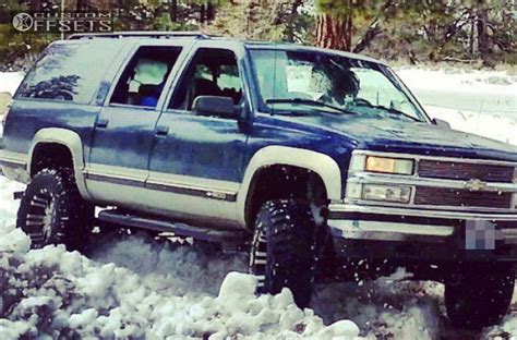 1998 Chevrolet Suburban With 18x95 19 Pro Comp Series 01 And 3512