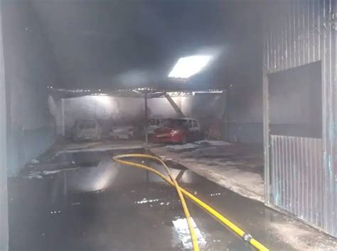 Sucesos Un Incendio En Un Garaje De Miajadas Calcina Cuatro Coches Y