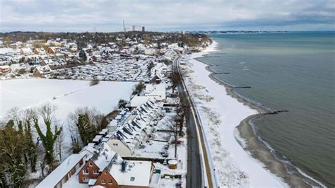 Photos Heavy Snow In Germany Reigns In Coldest February Since 2012 Hindustan Times