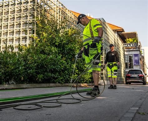 Vzpostavljamo parkirišča za skiroje na več kot sto lokacijah Mestna