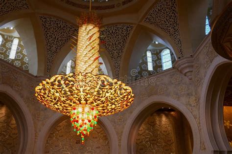 Chandelier in the Sultan Qaboos Grand Mosque, Muscat, Oman, Middle East ...