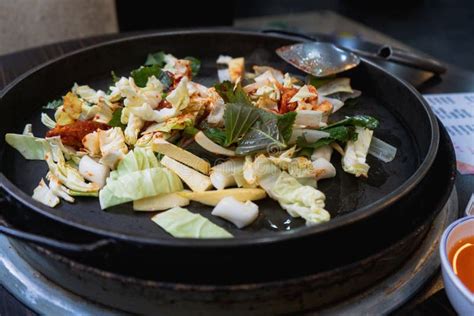 Myeongdong Dakgalbi Street Specialising In Local Dish Dakgalbi Or Spicy