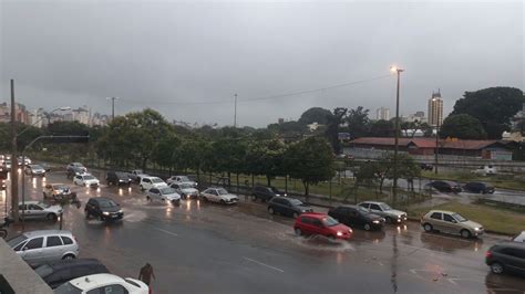 Chuva forte atinge BH na tarde desta terça transbordamentos raios e