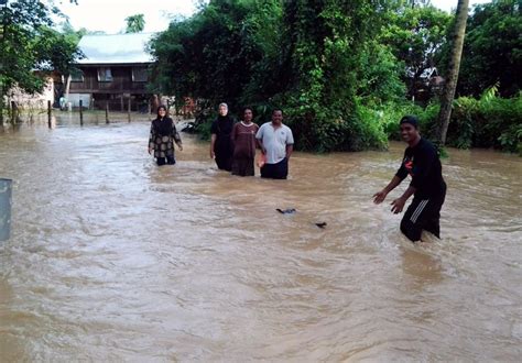 More Victims Evacuated As Flood In Kelantan Terengganu And Perak