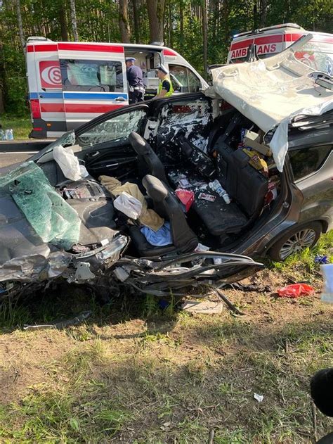 Makabryczny Wypadek Pod Arami Kilka Os B Ucierpia O W Zderzeniu Forda