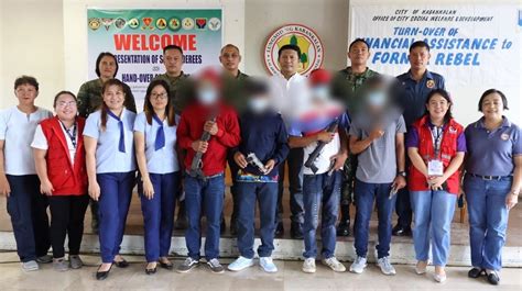 4 Npa Rebel Returnees Get P80 K Cash Aid In Negros