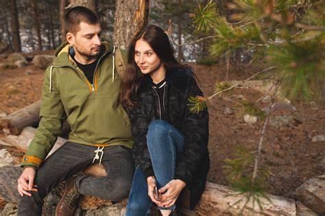 Jovem Bonito Hipster Homem E Mulher Apaixonada Viajando Juntos Na