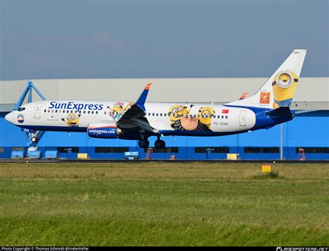 TC SOH SunExpress Boeing 737 8HC WL Photo By Thomas Schmidt