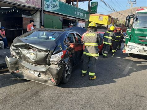 Colisión de dos vehículos particulares dejó a una personas lesionada en