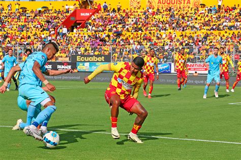 Aucas y Universidad Católica protagonizaron un partido emocionante El